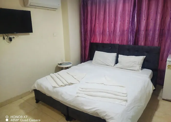 Farah Plaza Hostel &Hotel Apartments